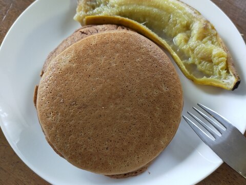 オートミールとキヌアのパンケーキ　バナナソース